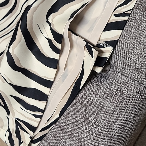 Ann Taylor LOFT Animal Print Skirt. Size 2P (Fits like 0) - Picture 5 of 6